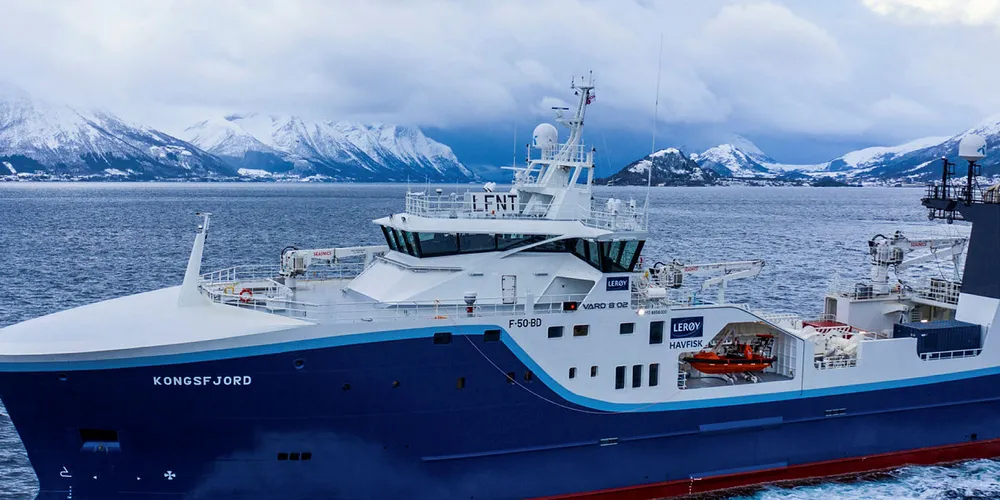 "Kongsfjord" til Havfisk på testtur ved Ålesund.