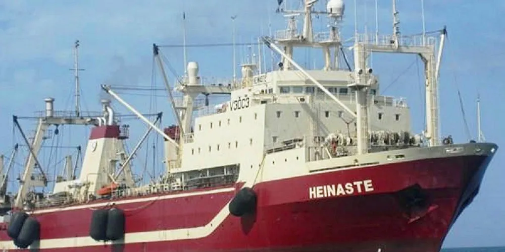 Samherji viser til at Cape Cod FS var eid av JPC Shipmanagement, som sørget for bemanning av skip til selskaper tilknyttet Samherji i Namibia. Her Samherjis tråler "Heinaste" som opererer i Namibia.