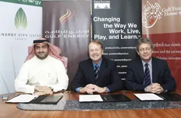 Signing up: (from left) Esam Janahi, of Gulf Energy, Cisco Sysytems' chief John Chambers and Fawaz Zu'bi, chief executive of Accelerator Technology Holdings
