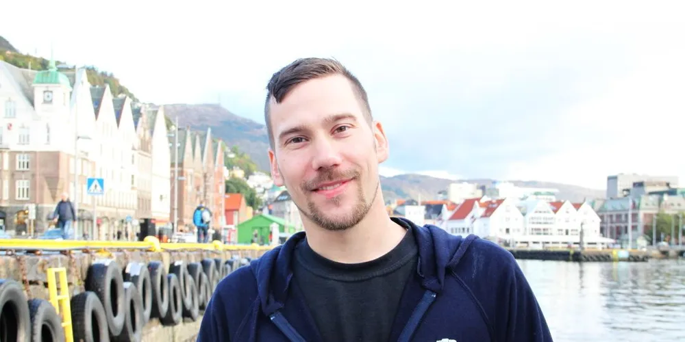 - Jeg har over gjennomsnittlig mye energi og liker å styre dagene selv, sier Johnny Johansen (26). Han har kjøpt "Viken II" og skal satse som fisker. Foto: Kjersti Kvile