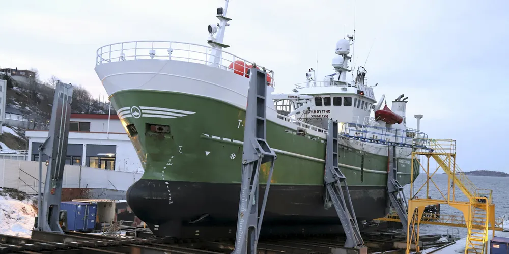 Vel 38 meter lange «Arnøytind Senior» måtte nylig ta et avbrekk i fisket på slippen hos Hamek i Harstad.
