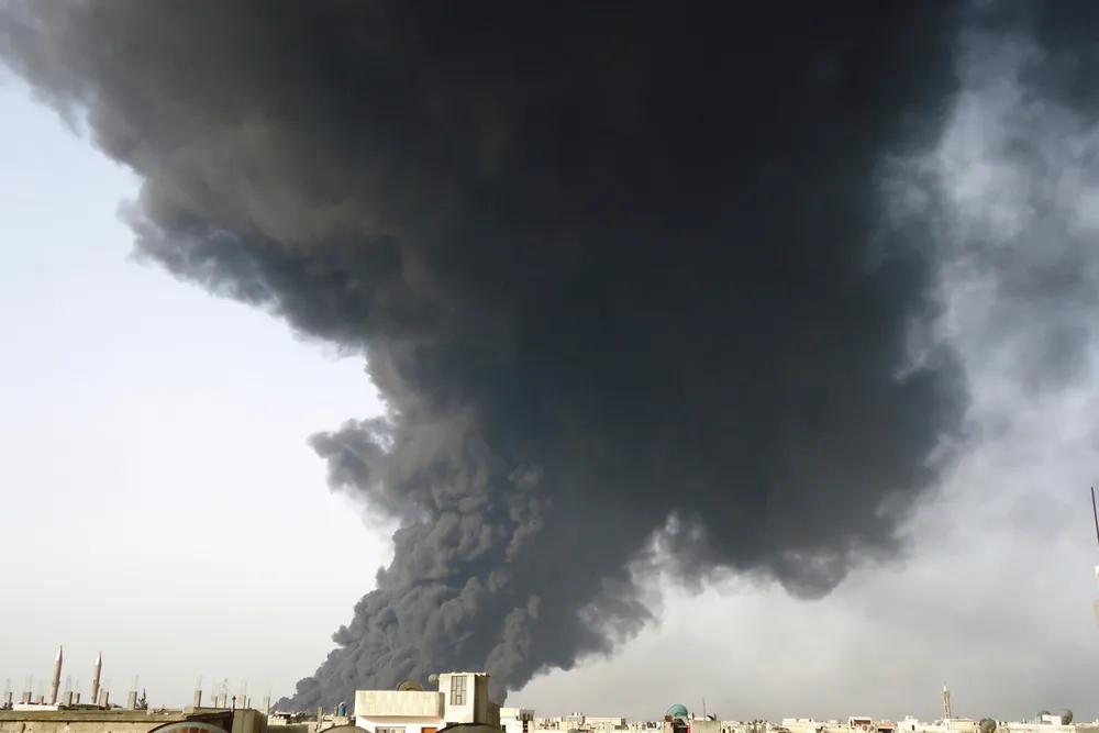 Syrian rebels: fires have been set to three oil wells in the east of the country, resulting in a loss of almost 5000 barrels of oil per day