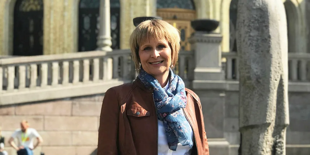FORNØYD: Aina Valland er direktør for samfunnskontakt i Sjømat Norge og mener de har et godt samarbeid med regjeringen og forvaltningen om koronatiltakene.