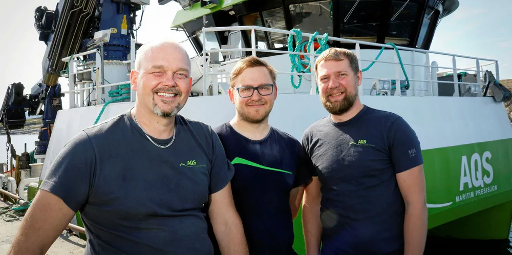 Mannskapet på KB Rørvik har vært med på prosessen for å få AQS godkjent. Fra venstre: Skipsfører Børre Skjevelnes, Robin Tranås og Odd-Are Martinsen.