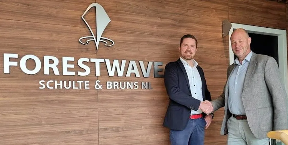 Sebastian Sjoberg (left), CEO and co-founder of Seaber, with ForestWave’s Fred Diepeveen.