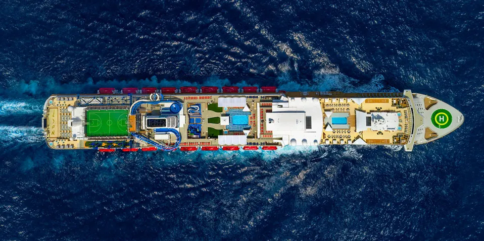 Dream Cruises’ 150,700-gt cruise ship World Dream (built 2017). Dream Cruises is a Genting Cruise Lines brand, and a subsidiary of Genting Hong Kong.
