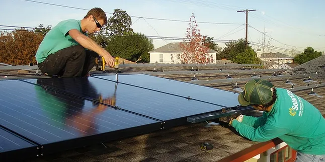 Solar City prices debt offering