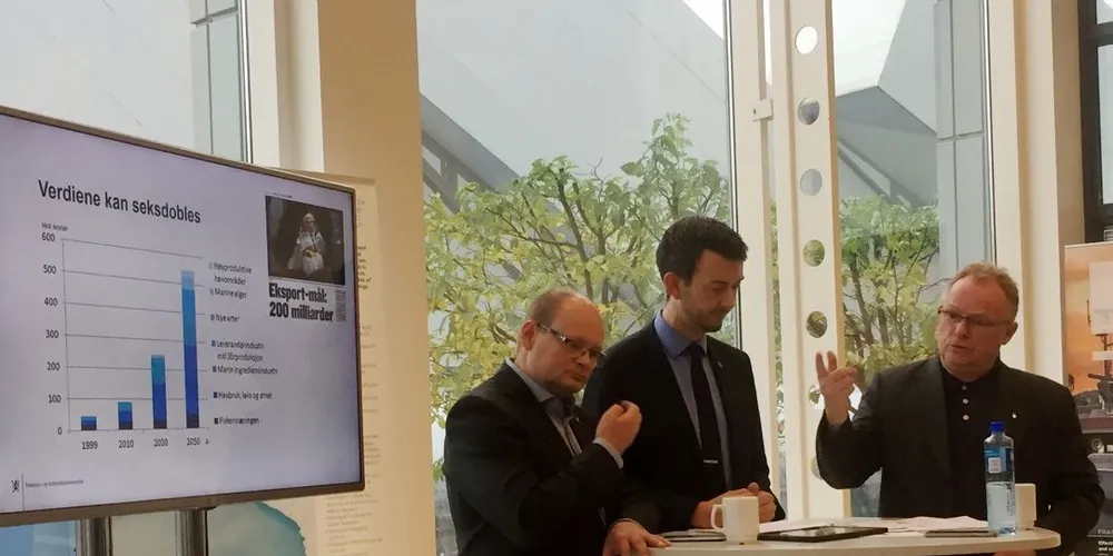 Fiskeriminister Per Sandberg (Frp) er på plass i Tromsø for å legge frem regjeringas satsniningsområder i statsbudsjettet. Foto: Arne Fenstad