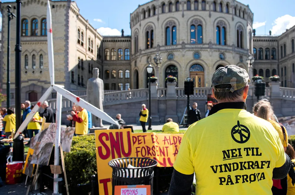 Det var store protester mot vindkraftanlegget på Frøya i sin tid, da det ble bygget. Nå har kommunestyret enstemmig gått inn for å bli medlem av Norske Kjernekraftkommuner. Frøya er en av flere kommuner som har vindkraft i dag, som nå vil utforske muligheten for kjernekraft.