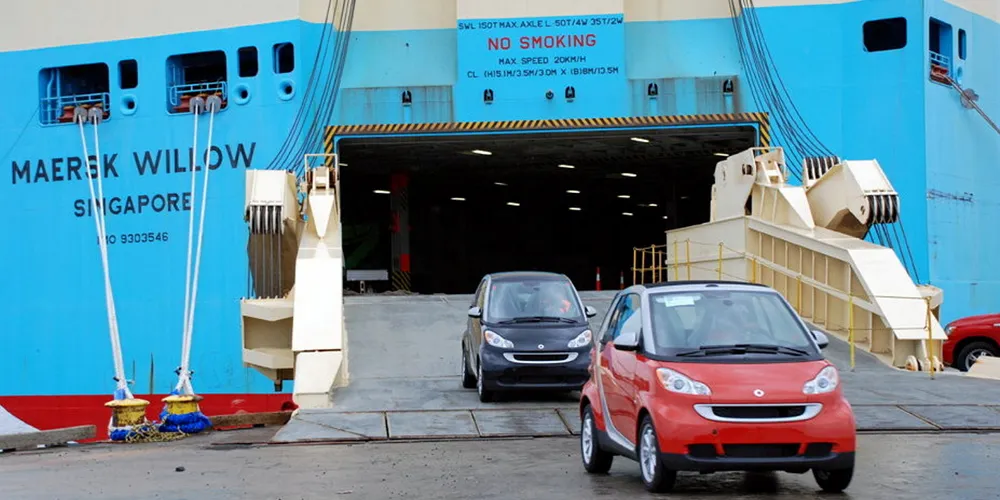 The 6,000-ceu car carrier Alliance Fairfax (built 2006) unloads cars in Jacksonville under former name Maersk Willow. The car carrier is operated by Maersk Line Ltd.