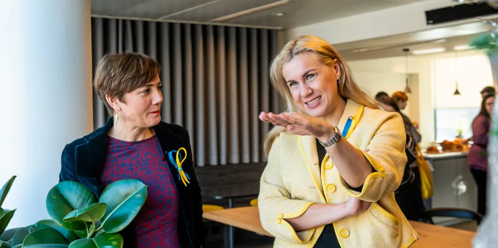 SolarPower Europe CEO Walburga Hemetsberger (l) and EU Energy Commissioner Kadri Simson (r) at launch of solar power outlook.