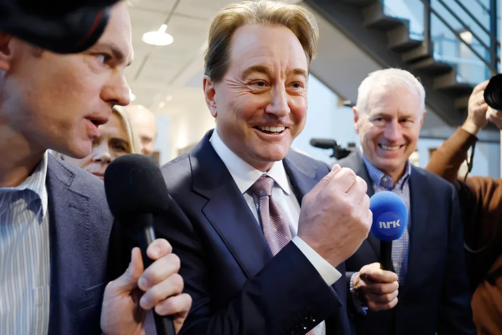 Kjell Inge Røkke var i godt humør på vei inn i sal 828 i Oslo tingrett.