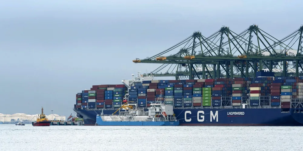 The 26-page report contrasts the lack of methanol bunkering facilities with those for LNG.