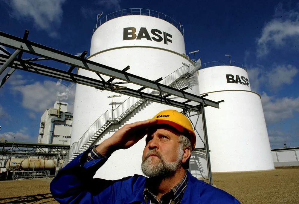 BASF sees steady quarter on oil&amp;gas sales