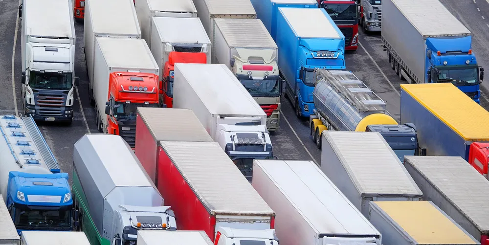 The UK government’s worst-case scenario planning predicts queues of up to 7,000 lorries on Kent’s motorways due to new border controls when the UK ceases trading under EU rules.