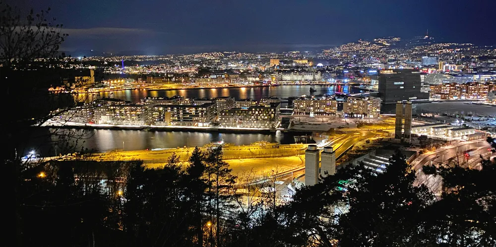 Tidligere fulgte prisene i NO1 og NO2 hverandre hele tiden. Nå har de skilt lag. Den siste uka har strømprisene i NO2 ligget over 80 prosent høyere enn i Oslo (NO1) – en forskjell på rundt 1,40 kr/kWh før nettleie og avgifter.