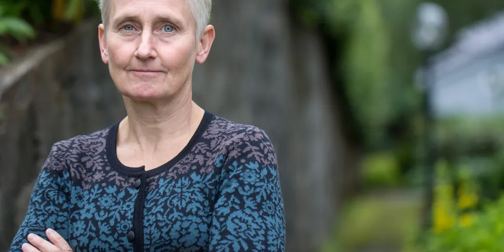 NHH-professor Karin Thorburn mener tirsdagens nyheter fra Aker Biomarine åpenbart ser ut som informasjonspliktig informasjon.
