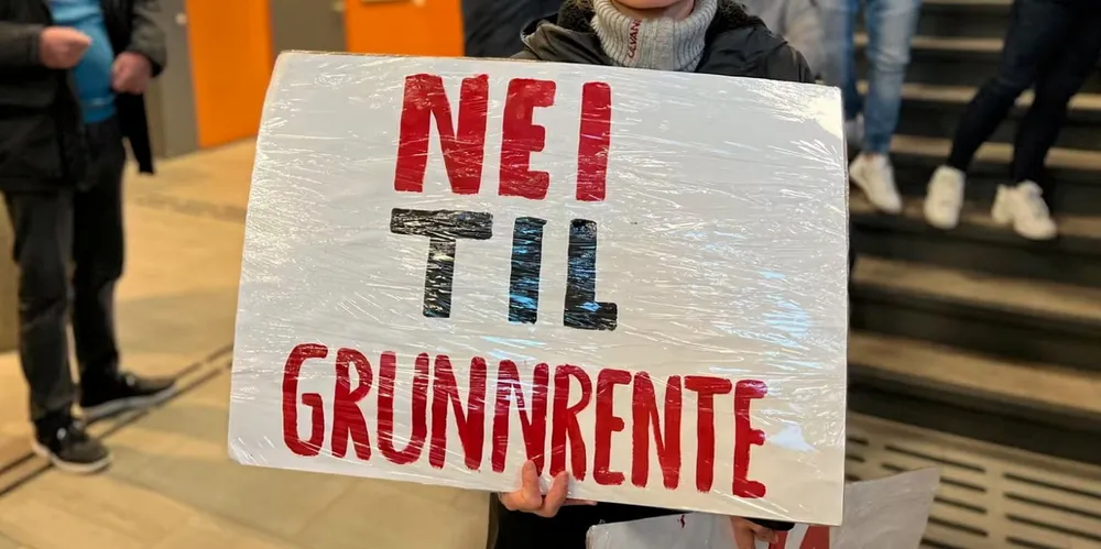 On Thursday, aquaculture workers will gather in protest outside the Norwegian parliament. 'Kystbrolet', or 'Coastal Roar' as they have called the event, is expected to bring together over 200 employees from the industry.