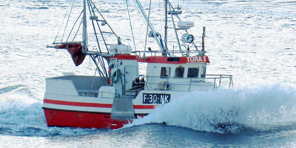 TEST: Honningsvåg-sjarken «Tora B» besto greit den lille stabilitetstesten som var lagt inn på hjemveien fra fartøyinstruks-kontrollen på Rødskjær i Tjeldsundet.
