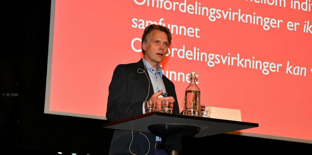 RME-direktør Ove Flataker påpeker at gjennomfakturering i første rekke kom på plass for forbrukskunder og ikke næringskunder.