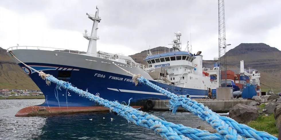 Den pelagiske tråleren ”Finnur Fridi” fra Færøyene får ikke lenger losse sild i Norge. Heller ingen andre færøyinger får adgang til norske havner.