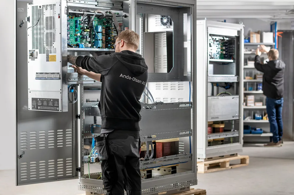 Anda-Olsen skal levere UPS-systemer til 10 skip som bygges i Danmark.
