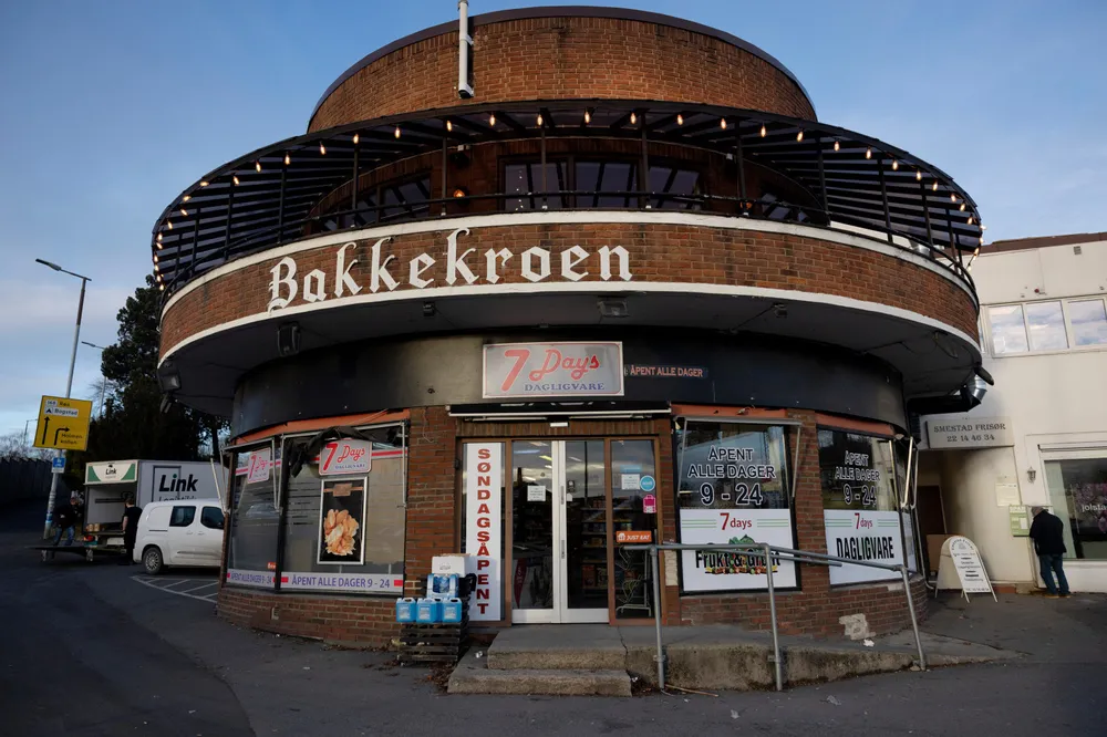 Flott Gjort og gårdeier Runar Vatne brukte «et tosifret millionbeløp» på oppussing av Bakkekroen før nyåpning i desember. Et halvt år etter er flere krav mot driftsselskapet gått til inkasso.