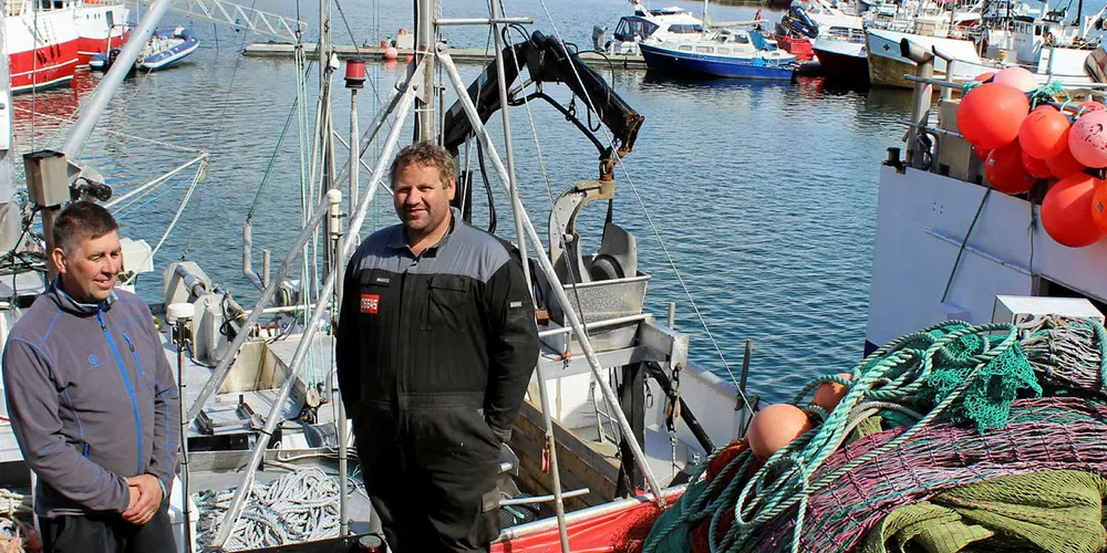 HJEMMEHAVN: Torgeir Halvorsen og Lars-Gøran Ulriksen er to av stadig flere fiskere som har sin hjemmehavn på Reipå i Meløy kommune. De gleder seg over at det nå skal brukes millioner på utbedring av havna, og tror det kan gi enda bedre rekruttering i en allerede aktiv kystflåte.