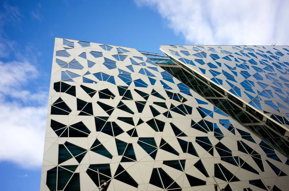 Mandag morgen kom beskjeden fra konsulent- og revisjonshuset Deloitte i Norge nedbemanner med opptil 100 ansatte.