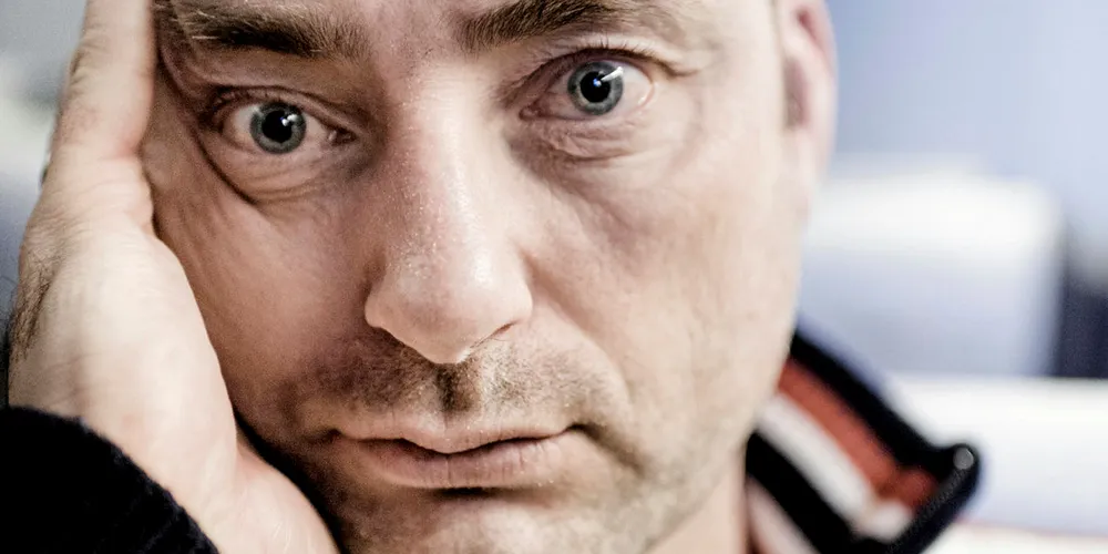 FARLIG: Administrerende direktør Robert Eriksson i Sjømatbedriftene mener en ny lakseskatt kombinert med alge-oppblomstringen kunne vært dødens for oppdretterne.