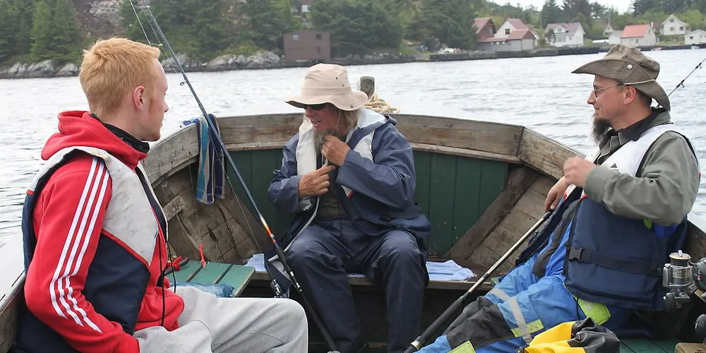 SMÅTT: Hver enkelt turistfiskebåt gjør neppe store innhugg i fiskebestandene langs kysten, men det samlede uttaket kan det være grunn til å registrere. Det mente utvalget som presenterte rapporten "Turistfiske i sjø" i 2011. Arkivfoto: Torhild Måkestad Martinussen