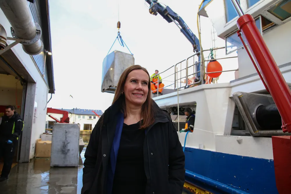 Fiskeri- og havminister Marianne Sivertsen Næss mener det er riktig å pålegge hele fiskeflåten krav om sporing- og rapportering av fangster.