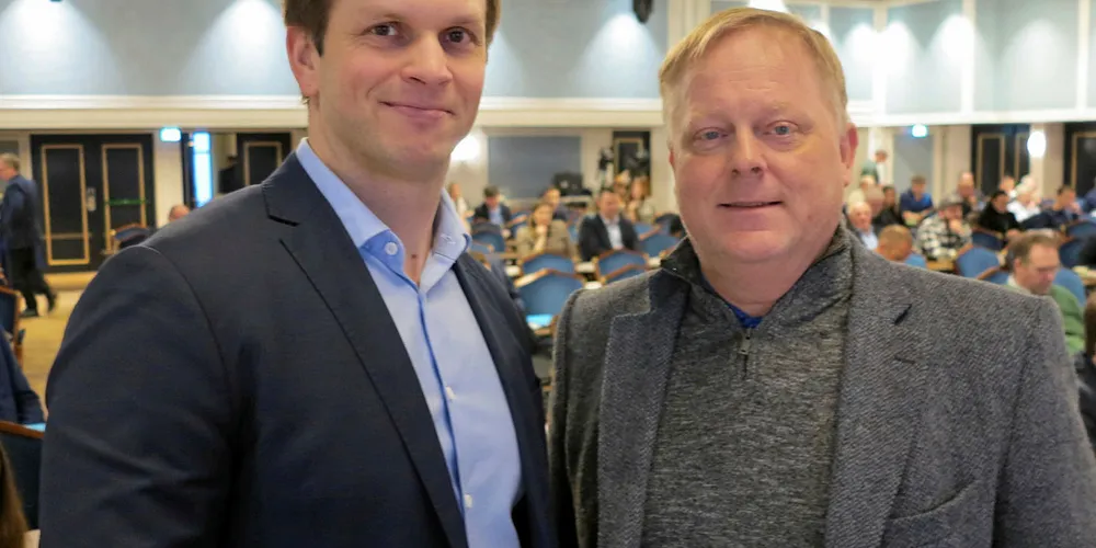 MILJØMERKE: Tor Bjørklund Larsen i Norges Fiskarlag og Gisli Gislason i MSC er enige om at det er en utfordring for sertifiseringen av nvg-silda at ikke kyststatene blir enige.
