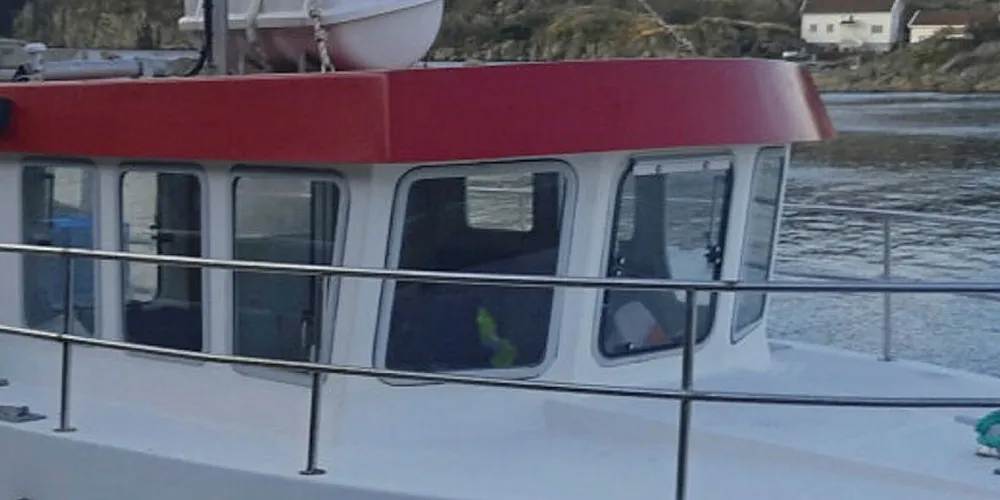 Sjarken «Knipseren» er bygget hos Nor-Dan Marine. En av eierne, John Atle Kristensen, er i gang med å registrere seg som yrkesfisker.