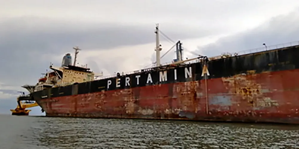 Pertamina’s storage tanker Cilacap/Permina Samudra 104 has been sold for recycling eight years after it was declared a total loss following a serious fire.