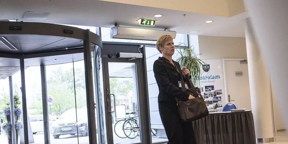 Fiskeridirektør Liv Holmefjord meiner det ikkje må lagast ordningar som i praksis tyder at det blir innført fleire grenser for lakselus og kor mange behandlingar mot lakselus ein kan ha. Foto: Wil Lee-Wright