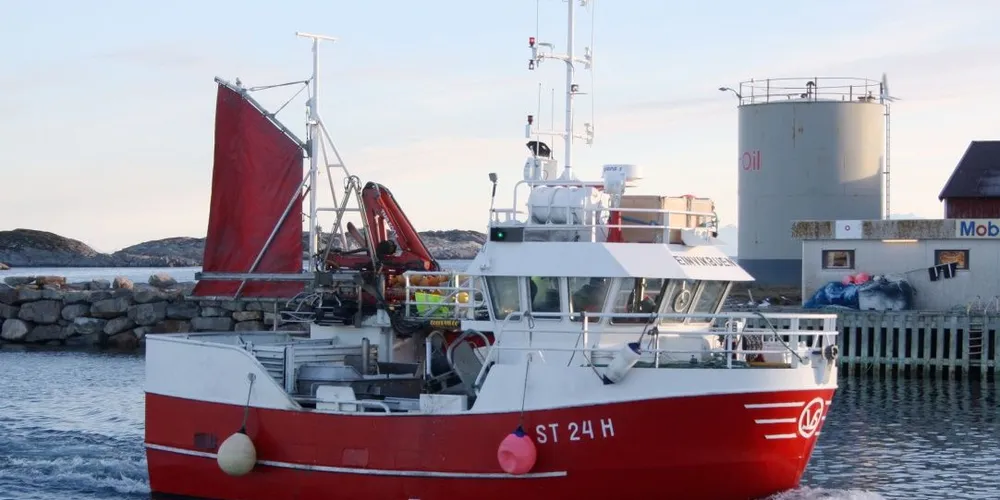 De to om bord på «Einvikbuen» valgte å starte vintersesongen med seifiske fra Henningsvær. Foto: Frank Einar Iversen
