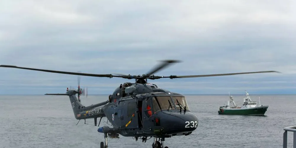 SKADET: Kystvakten Lynx helikopter KV Svalbard redning av skadet fisker på en spansk tråler.Illustrasjonsfoto: Haakon Kjollmoen