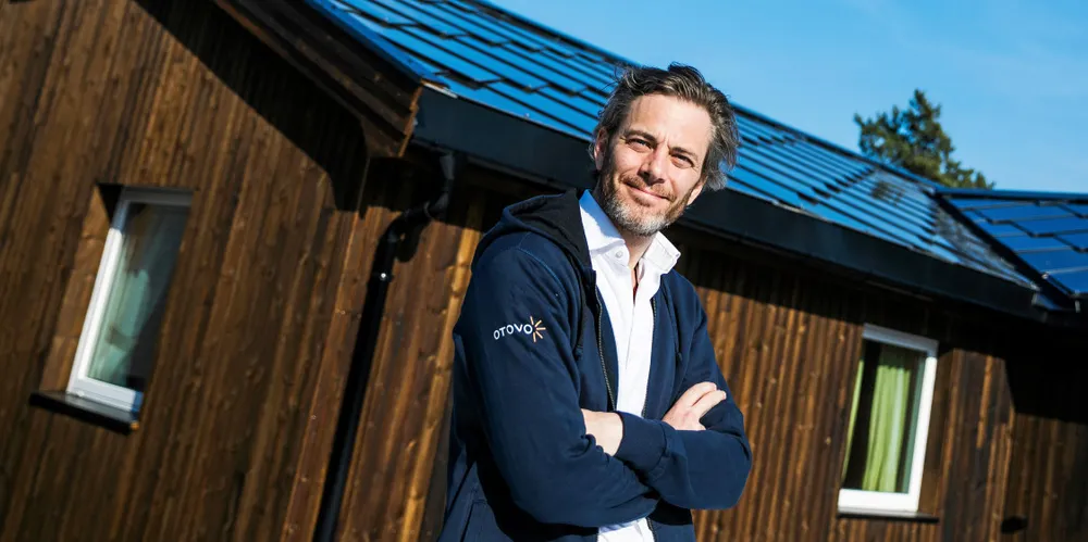 – Det norske markedet er det eneste i Europa som er stillestående, og det minste markedet målt mot innbyggertall. Vi kan sammenlikne oss med vannkraft- og fjellandet Sveits, som produserte 3 TWh solkraft i fjor. Det kunne vi fått til i Norge også, og da kunne vi i mindre grad tappet vannmagasinene våre, sier Anders Thorsheim i Otovo.