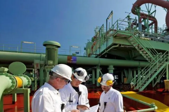 BW sees profits slip