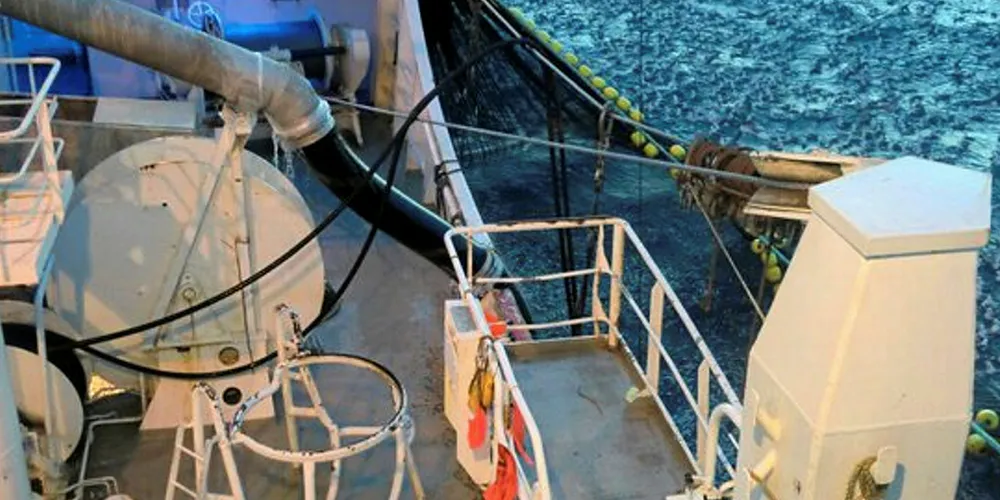 STRENG: Utestengelsen av norske båter fra å levere til islandske pelagisk industri er streng, men kan forsvares ut fra islandsk lov, mener jurist.