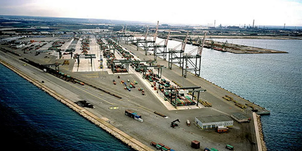 The Kalypso-chartered 2,500-teu Zhong Gu Xiong An (built 2018) arrived at the San Cataldo Container Terminal in the Italian port of Taranto (pictured) in December.