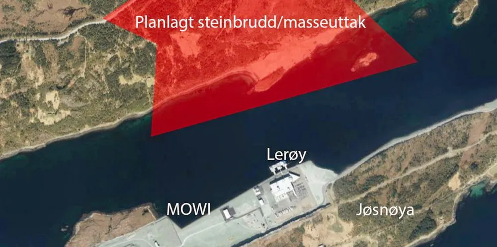 Det planlagte steinbruddet ligger like ved industriområdet på Jøsnøya, der Lerøy har laksefabrikk, og der Mowi skal bygge.
