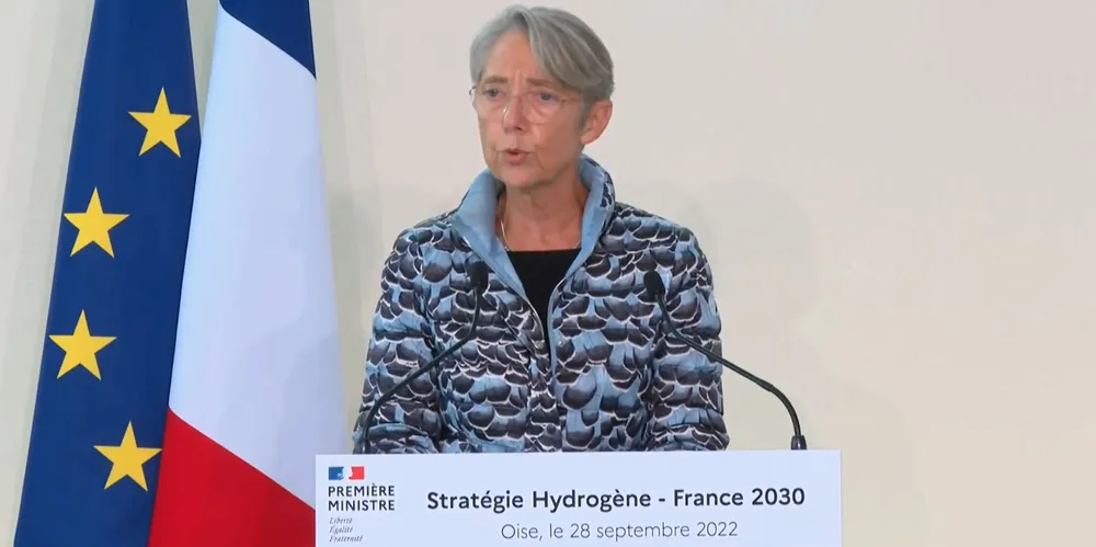 French prime minister Elisabeth Borne announcing the €2.1bn of state-aid funding at Plastic Omnium's facility in Compiègne, in the Oise department of northern France, on Wednesday.