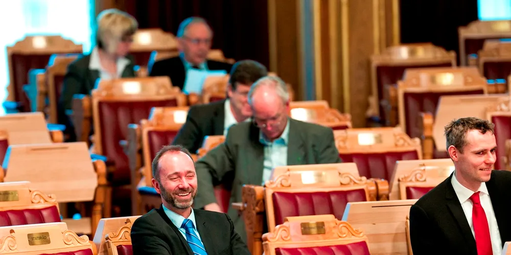 Nærings- og handelsminister Trond Giske (t.v.) har engasjert Handelsbanken for eventuelle aksjekjøp i Cermaq.