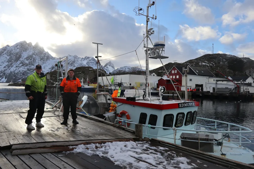 Jonathan Leonhardsen og Eirik Andersen har sjarkene «Edmunn K.» og «Leif-Ole». De er mannskap for hverandre. Nå innfører regjeringen krav om digital fangstrapportering fra fiskebåten før levering til kai. Dette må gjøres på en fleksibel og romslig måte, mener Fiskeribladet.