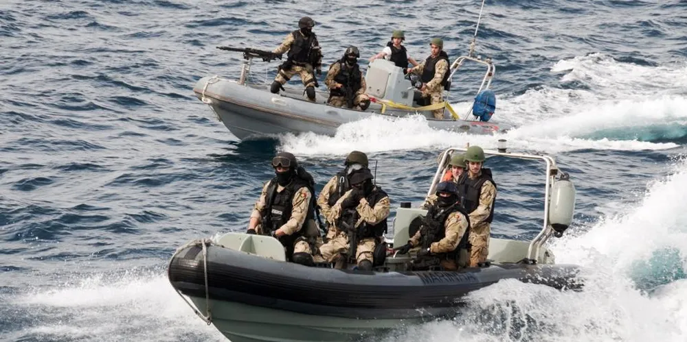 Boarding teams of the Portuguese frigate Alvares Cabral off the coast of Somalia in April 2013.