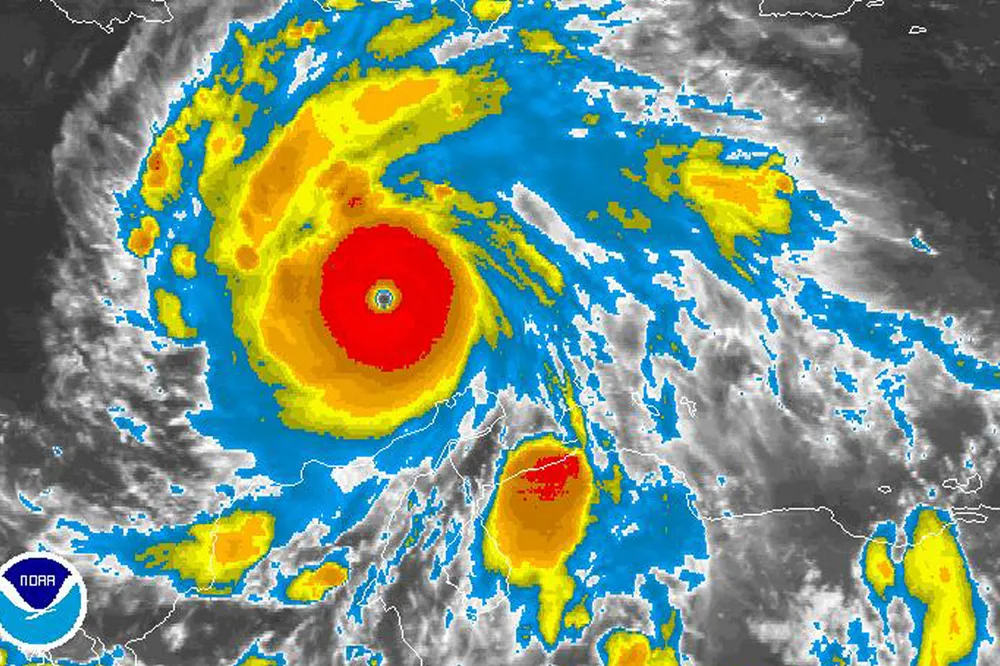 Eye of the storm: an infrared satellite image provided by NOAA and taken at 19:45 EDT yesterday shows Hurricane Felix as it churns across the central sector of the Caribbean Sea