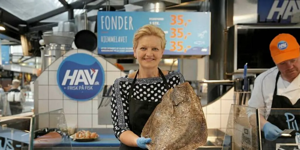 TIL NOR-FISHING: Den danske ministeren for fiskeri, likestilling og nordisk samarbeid, Eva Kjer Hansen, besøker Nor-Fishing og de danske utstillerne der denne uken.Foto: Udenrigsministeriet