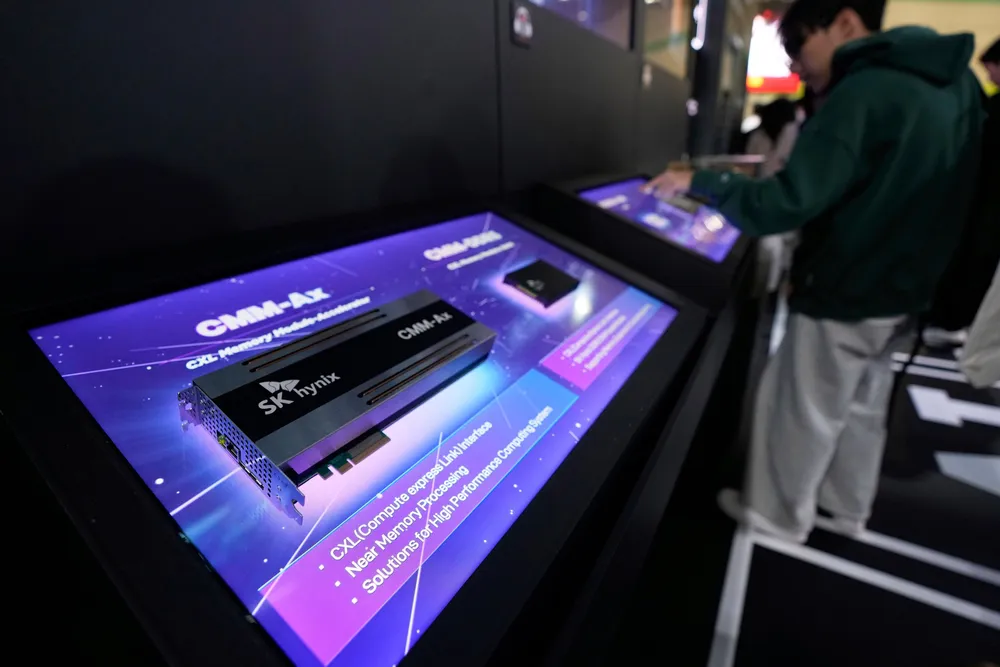 Alarmen går ved Seoul-børsen for andre gang på under en måned etter SK hynix-aksjen steg med over seks prosent. Aksjekursen for Sør-Koreas nest mest verdifulle selskap er mer enn tredoblet i 2025.